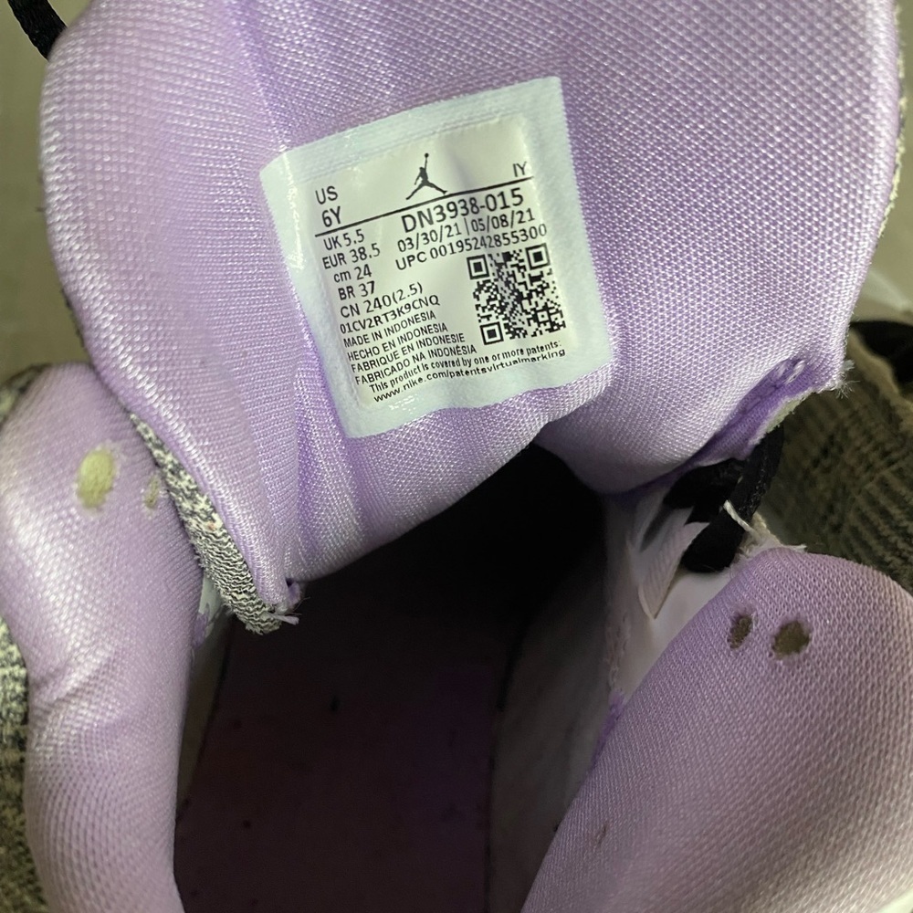 Air Jordan Retro Plaid sneakers | size 6 Youth - Picture 5 of 5